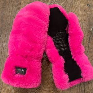 UGG Quilted Faux Fur Mitten Size S/M
